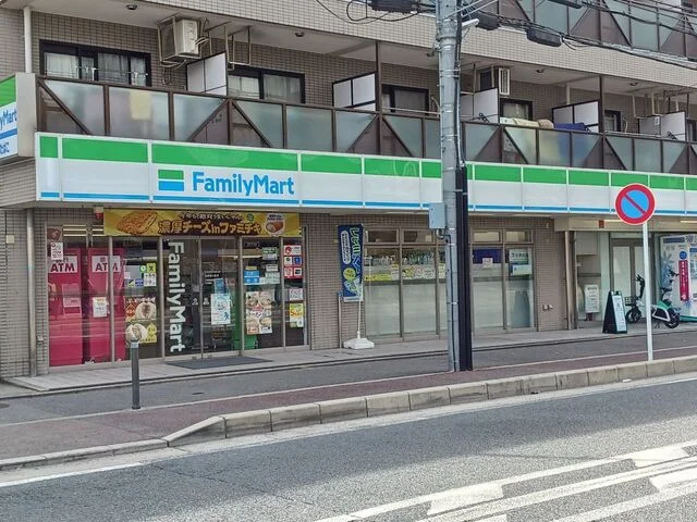 ファミリーマート深草龍大前店まで400m