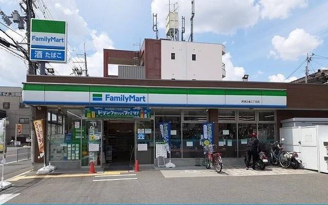 ファミリーマートまで230m