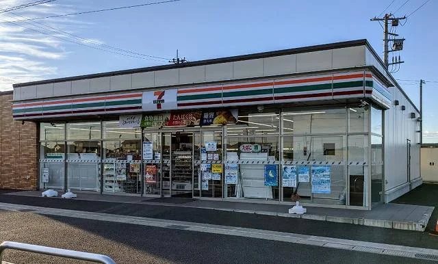セブンイレブン木更津瓜倉店まで650m