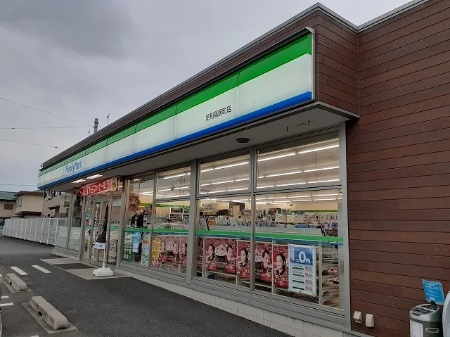 ファミリーマートまで700m
