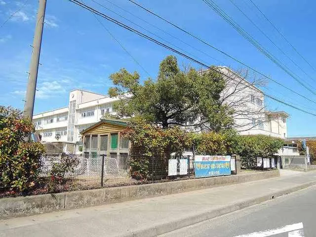 大在小学校まで1100m