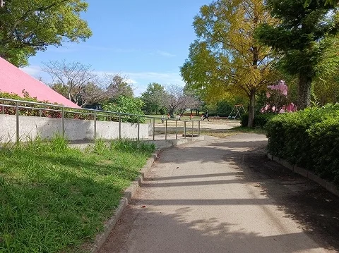 松茂中央公園まで1800m