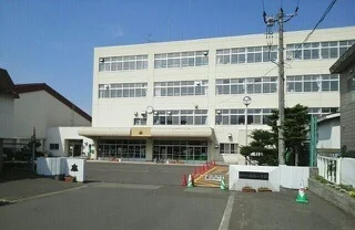 札幌市立西園小学校まで750m
