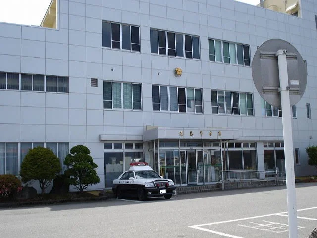 氷見警察署まで450m