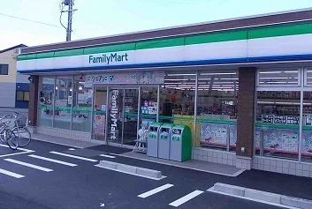 ファミリーマートまで240m
