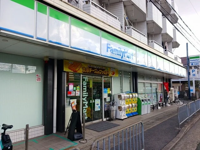 ファミリーマート 竹田駅前店まで300m