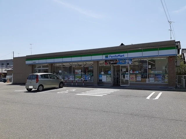 ファミリーマート本津幡駅前店まで280m