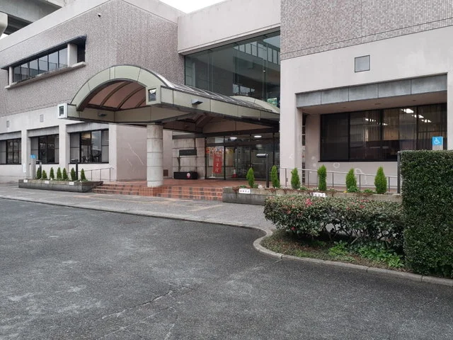 西体育館まで75m