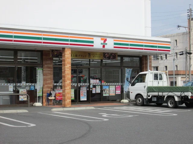 セブンイレブンまで400m