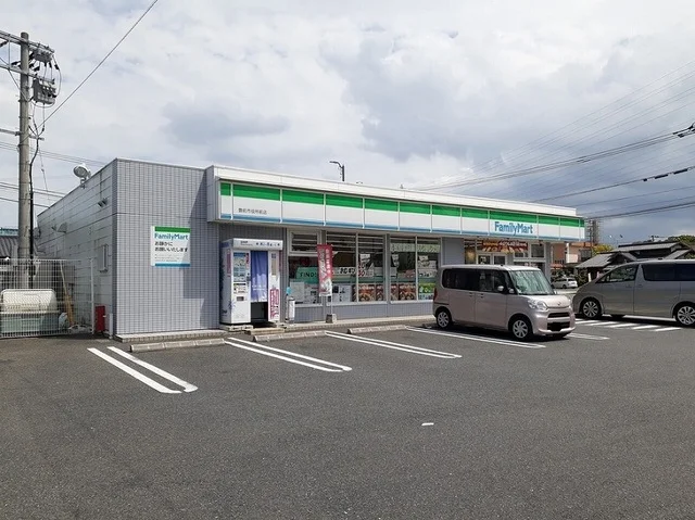 ファミリーマート豊前市役所前店まで350m