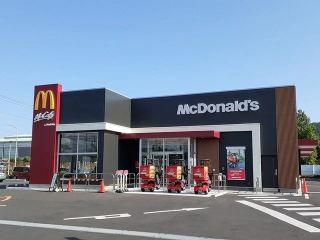 マクドナルドまで750m