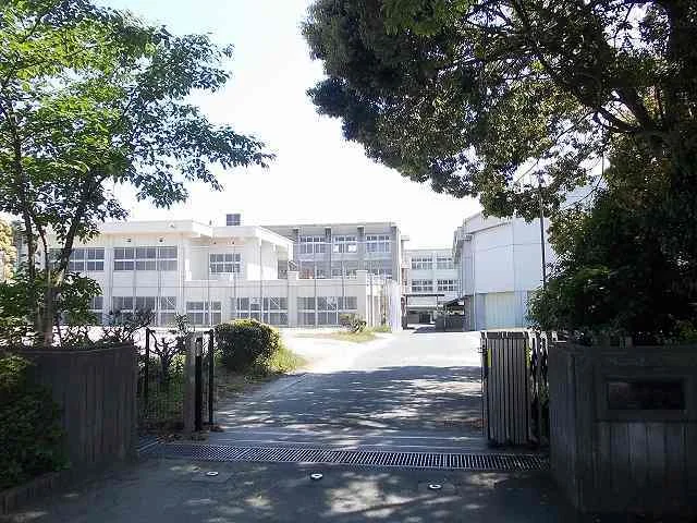 神明中学校まで1200m