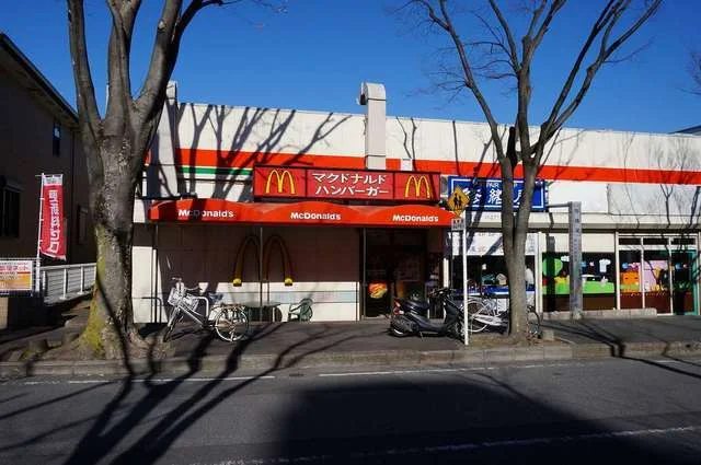 マクドナルドまで10m