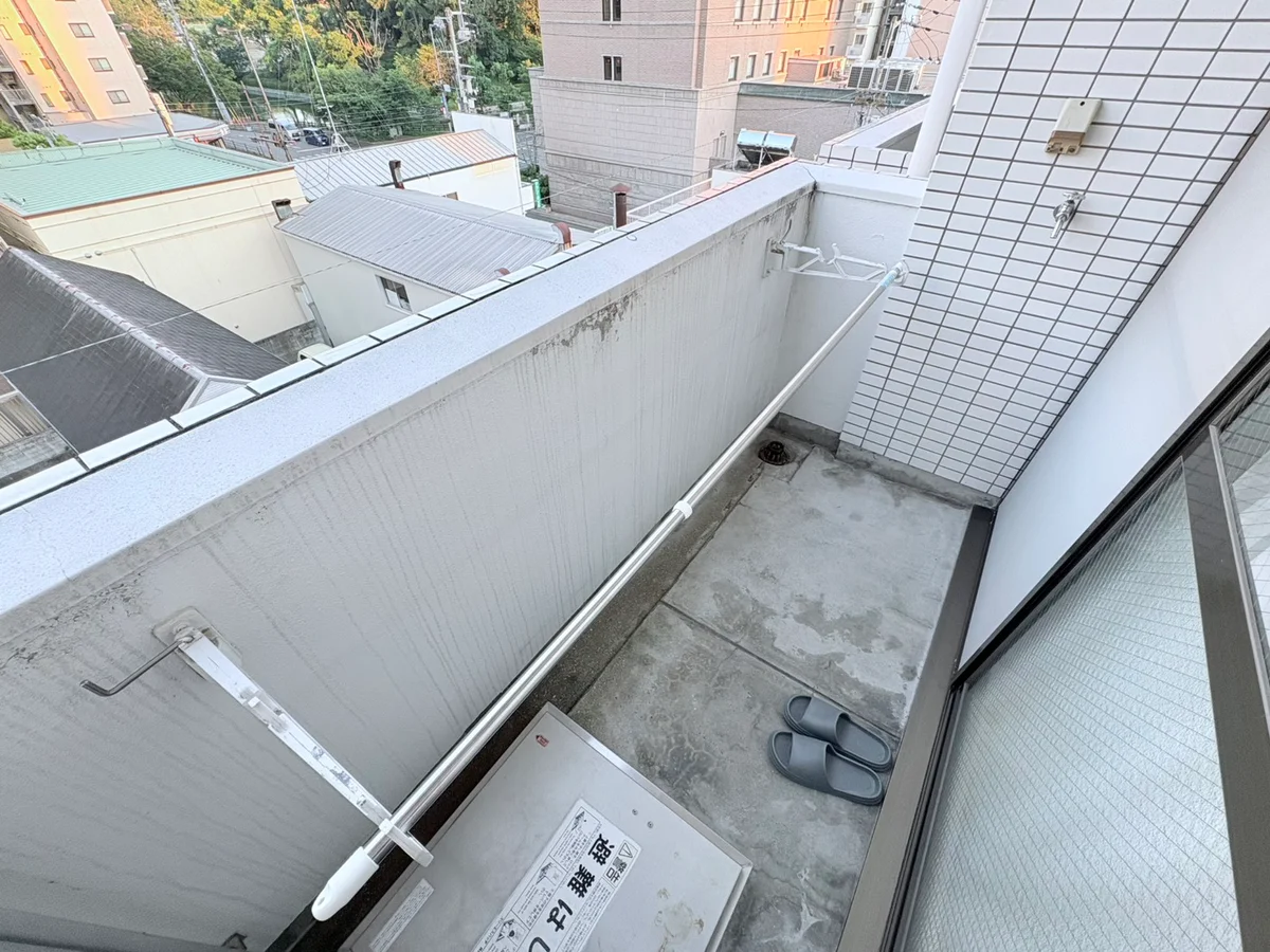 洗濯竿・スリッパ備え付☆入居中洗濯もできるので、コインランドリーに行かなくても大丈夫☆☆