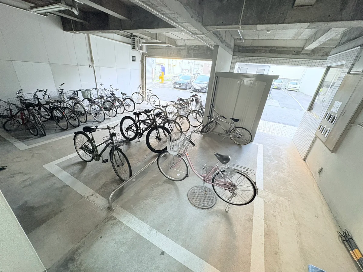 駐輪場は広く停めやすいです！