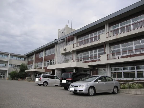 大門中学校まで1100m