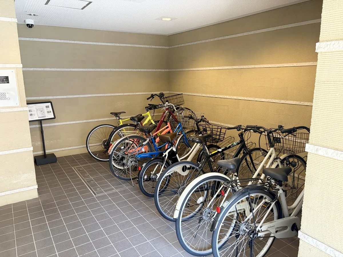 屋根付きの駐輪場があります🚲レンタサイクルもぜひご利用ください♪