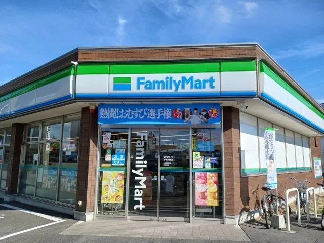 ファミリーマートまで190m