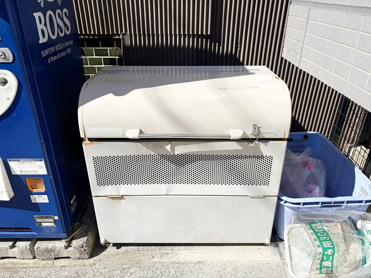 ごみはこちらのBOXに出してください♪