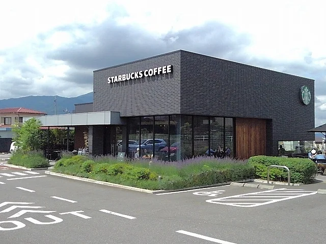 スターバックス コーヒー 富士まで2700m