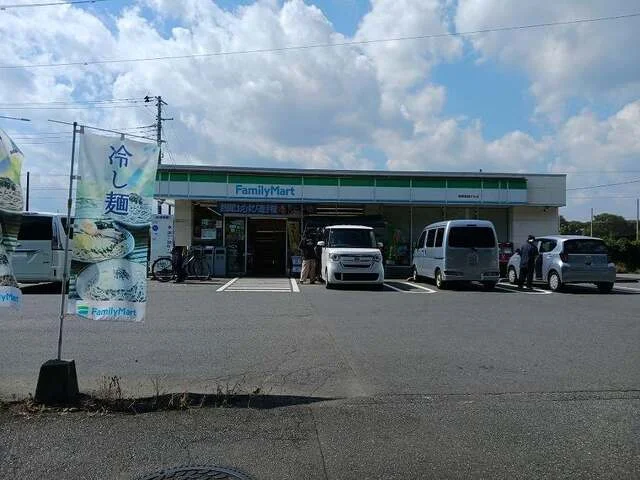 ファミリーマートまで450m