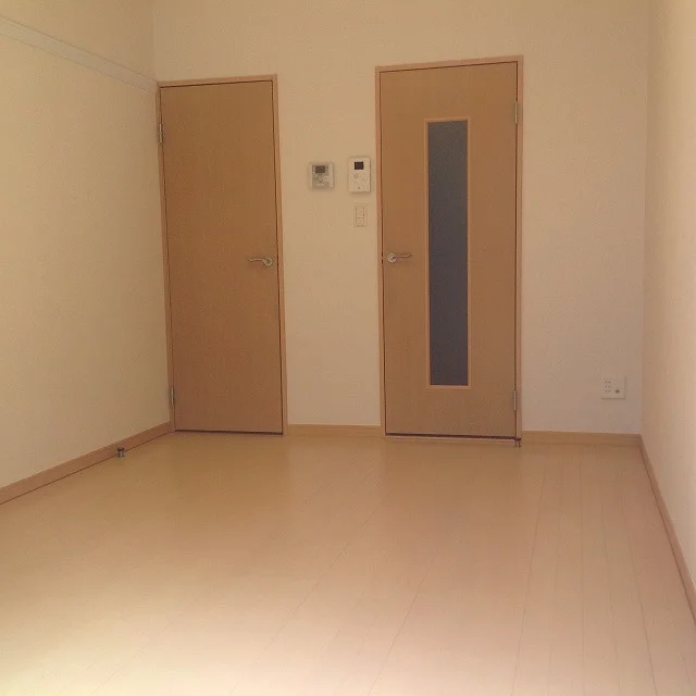 備品は部屋毎に異なります。１Ｆのみフローリング