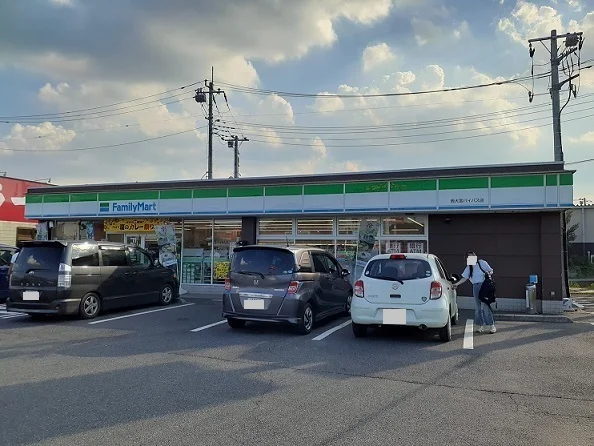 ファミマ　西大宮バイパス店まで400m