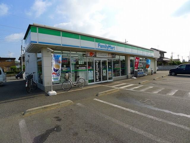 ファミリーマート大泉坂田店まで400m