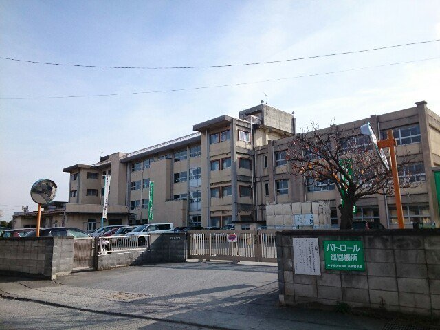 市立片岡小学校まで500m