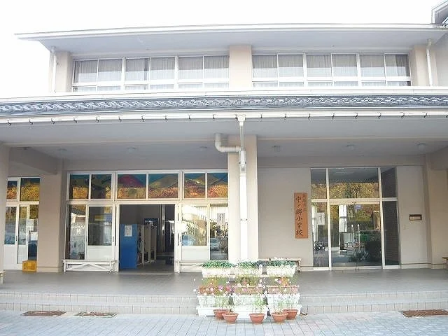 鳥取市立中ノ郷小学校まで650m