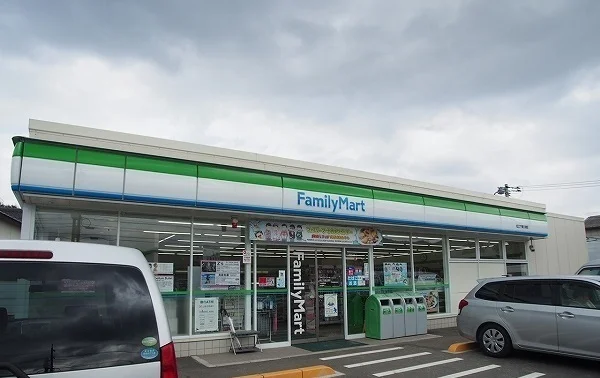 ファミリーマート下東川津店まで1300m