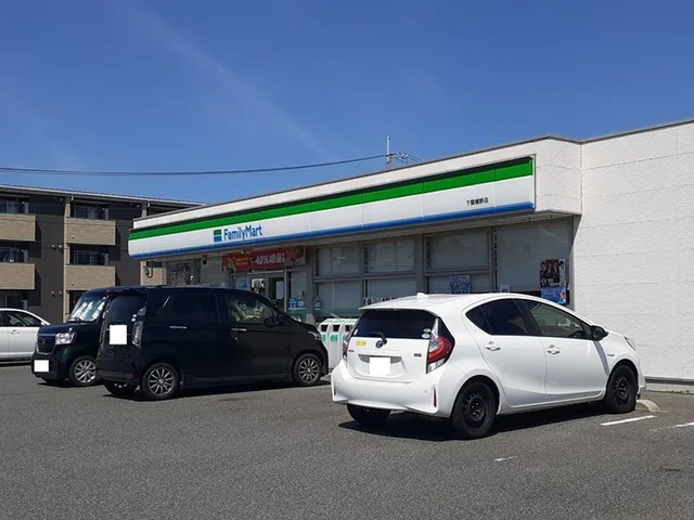 ファミリーマートまで750m