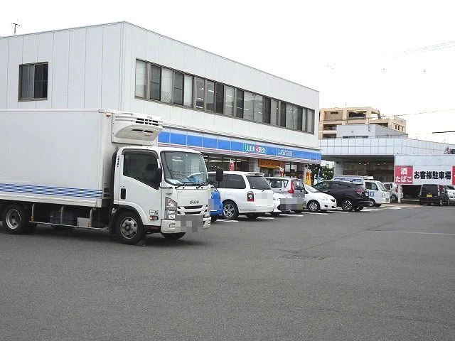 ローソン静岡南安倍店まで300m