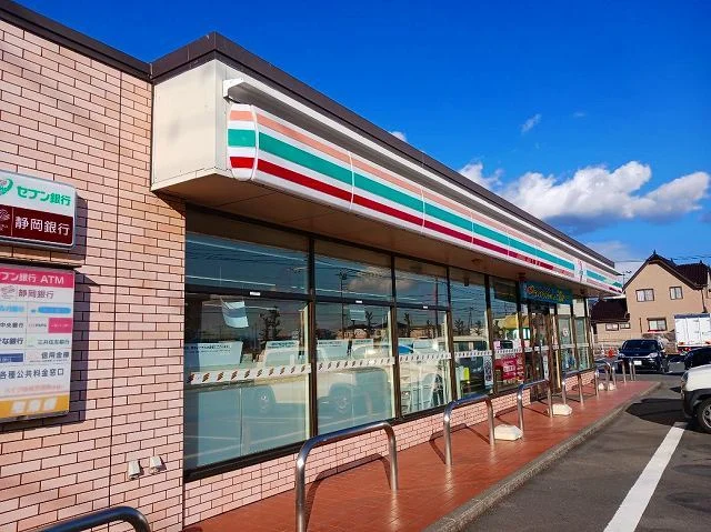 セブンイレブン　富士市中里店まで700m