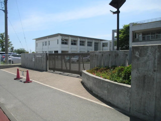 西岐波小学校まで1400m