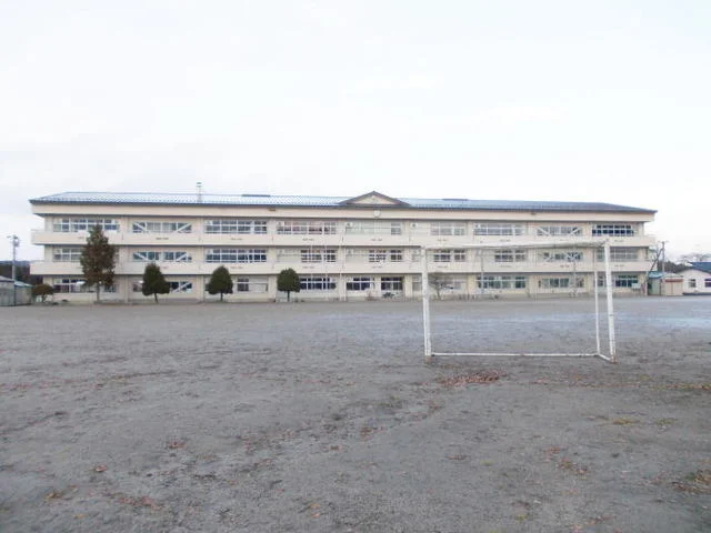 一関市立萩荘中学校まで1100m
