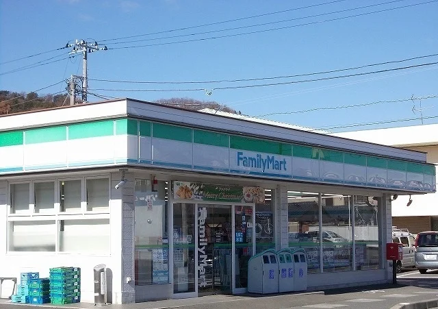 ファミリーマート三島幸原店まで800m