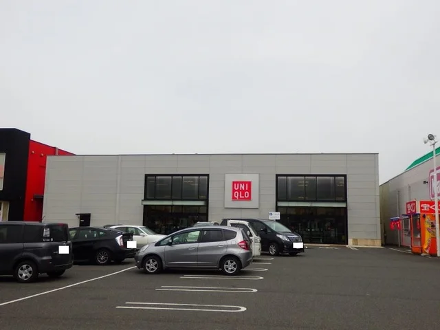 ユニクロ三重川越店まで1230m