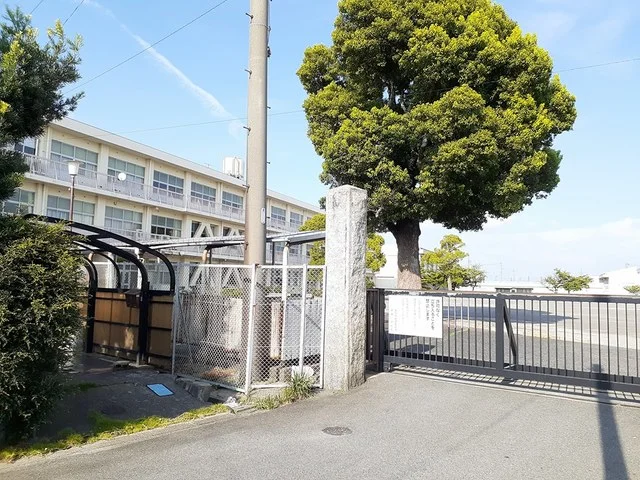 愛西市立　勝幡小学校まで56m