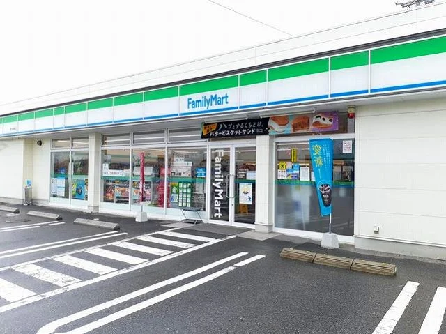 ファミリーマート　佐織勝幡店まで300m