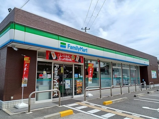 ファミリーマート様まで580m