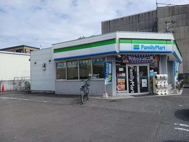 ファミリーマート様まで500m