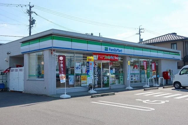 ファミリーマートまで1400m