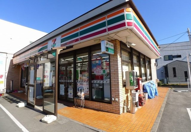 セブンイレブン桐生バイパス店まで500m
