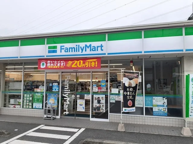 ファミリーマートまで542m
