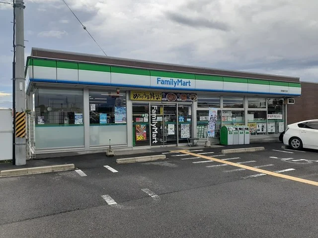 ファミリーマート様まで50m