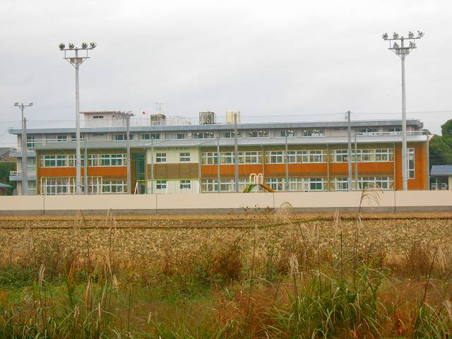 玉津小学校まで2200m