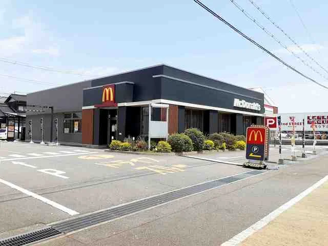 マクドナルド２５０魚住店まで450m