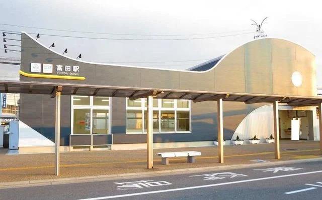 近鉄富田駅まで1300m