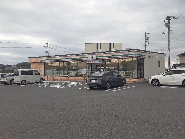 セブンイレブン桑名城山台店まで550m